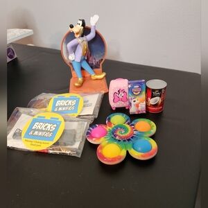 Bundle Of 3 Mini Figures, Goofy, Fidget Spinner And Set of 2 Bricks And Mini Fig